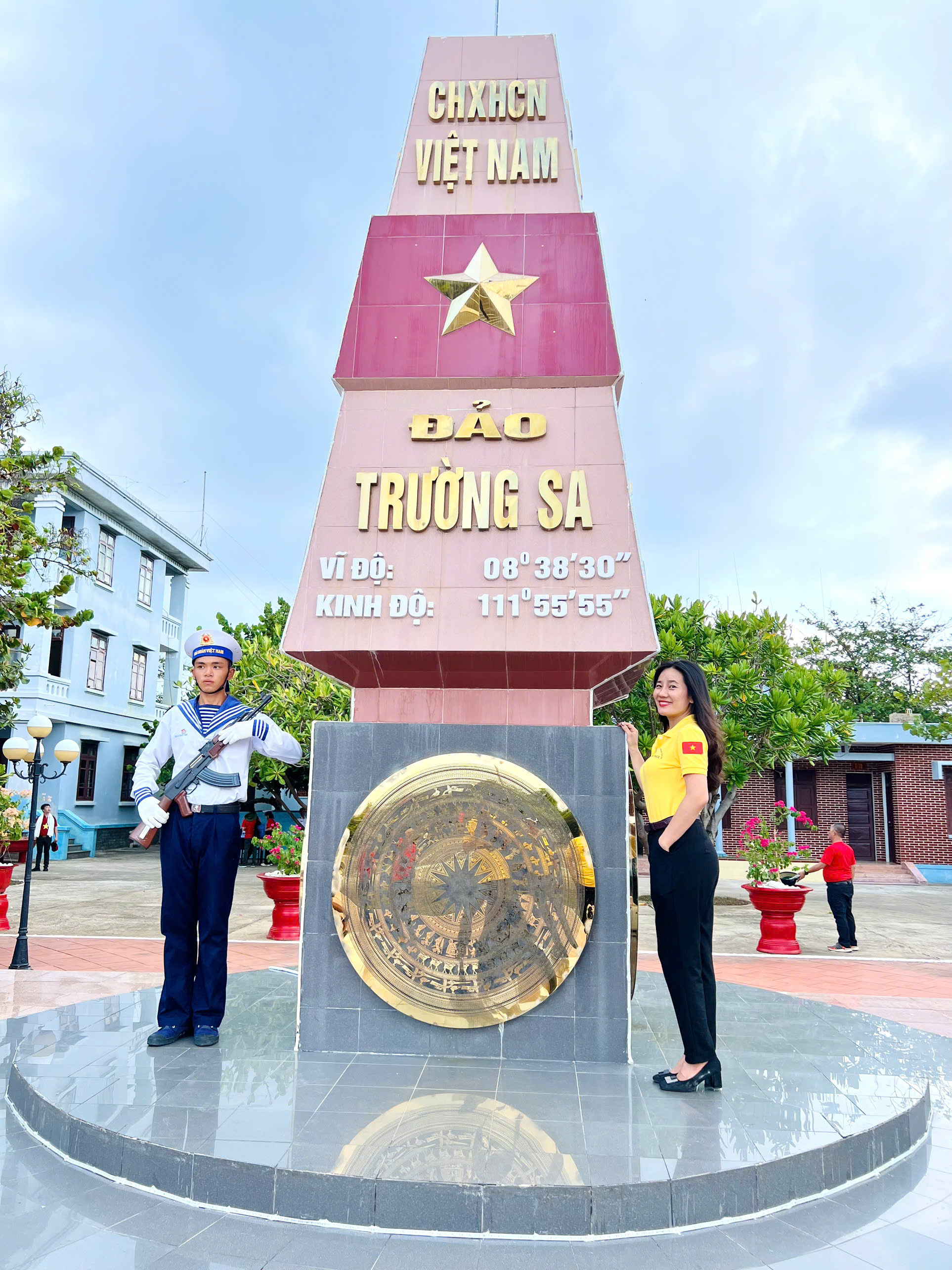 Thăm quân, dân trên quần đảo Trường Sa và Nhà Giàn DK1